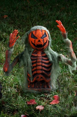 Decorazione Halloween da giardino:scheletro che esce dal terreno 38cm con braccia posizionabili nero