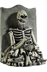 Lapide con scheletro, teschi e ossa in lattice
