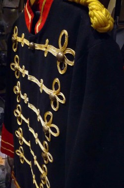 Giacca blu divisa di gala militare o da livrea con alamari stile steampunk