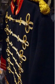 Giacca blu divisa di gala militare o da livrea con alamari stile steampunk
