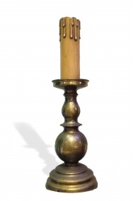 Candelabro in metallo con candela finta oggetto di scena