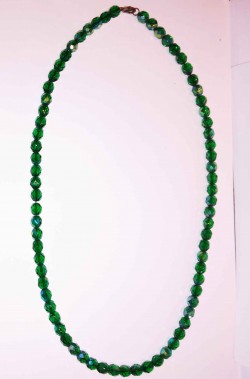 Collana verde di bigiotteria finti smeraldi