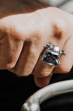 anello biker teschio con elmetto nazista in metallo misura regolabile