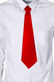 Cravatta di raso rossa con elastico annodata