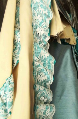 abito donna elegante 800 dama vittoriana particolare