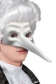 Maschera di carnevale bianca con naso lungo