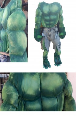 tuta di hulk verde con i muscoli