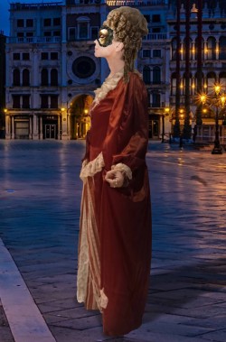 Vestito da dama veneziana barocca bordeaux
