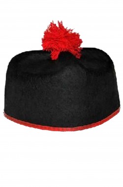 Cappello da cardinale con pom pom rosso