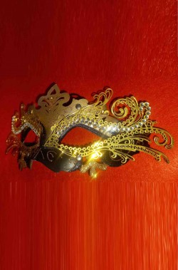 Maschera di carnevale elegante con pietre