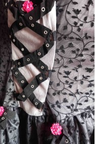 Dettaglio del vestito di Halloween da fata nera gotica