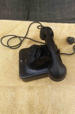 Telefono vintage nero di bachelite a ruota storico anni 30 40 vero