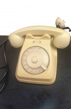 Telefono storico a disco beige