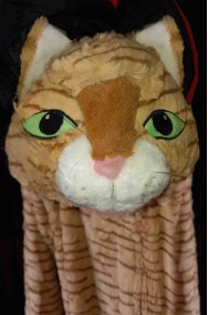 Testa della mascotte da gatto con gli stivali