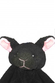 Dettaglio della testa del costume da pecora nera adulto