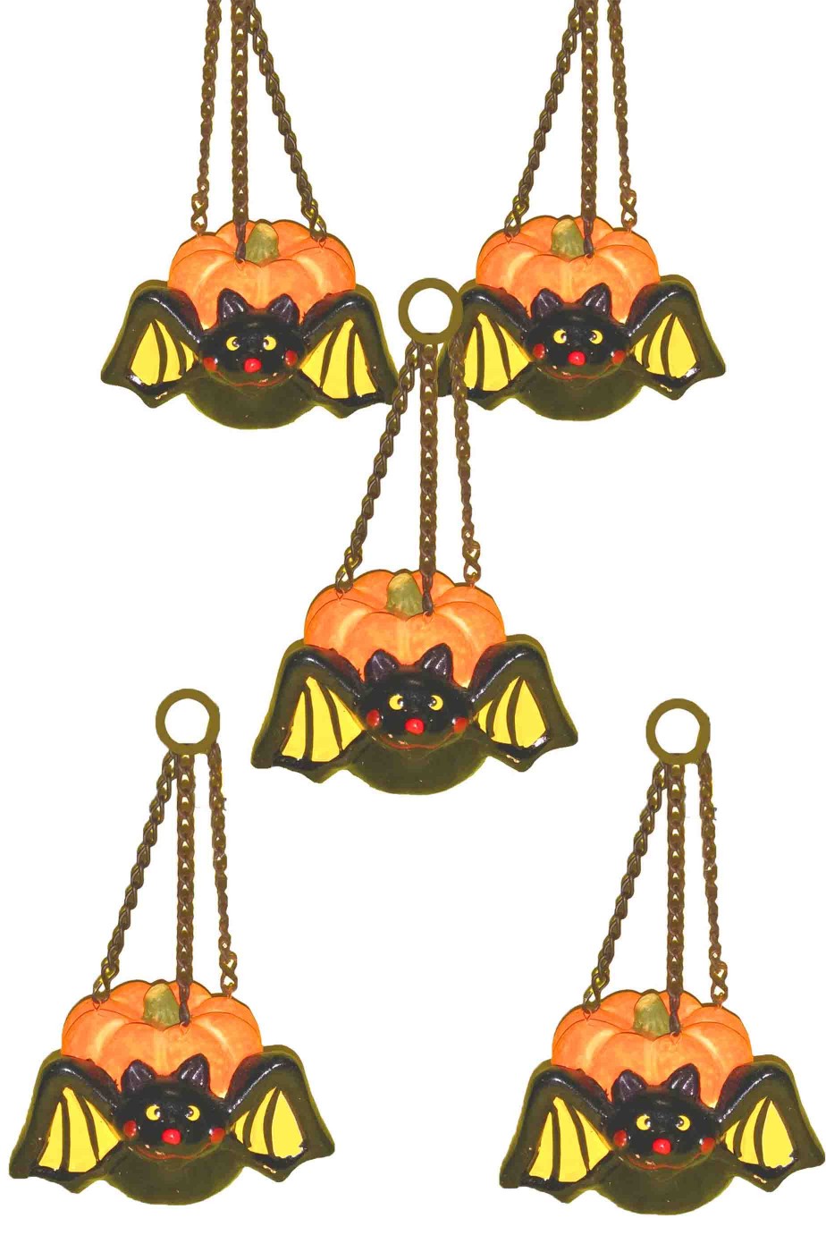 Zucchette in terracotta con pipistrello da appendere con catenella Zucchette in terracotta con pipistrello da appendere con catenella