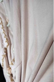 Dettaglio del vestito da principessa indiana