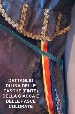Foto di dettaglio della tasca della giacca del costume del Cappellaio Matto