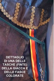 Foto di dettaglio della tasca della giacca del costume del Cappellaio Matto