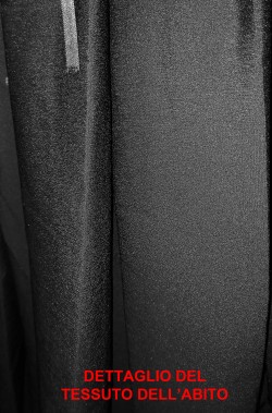 Dettaglio del tessuto del vestito da dama veneziana nero