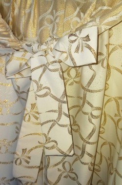 Fiocco del mantello veneziano bianco e oro