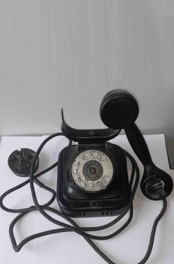 Telefono storico nero di ferro a disco originale anni 30