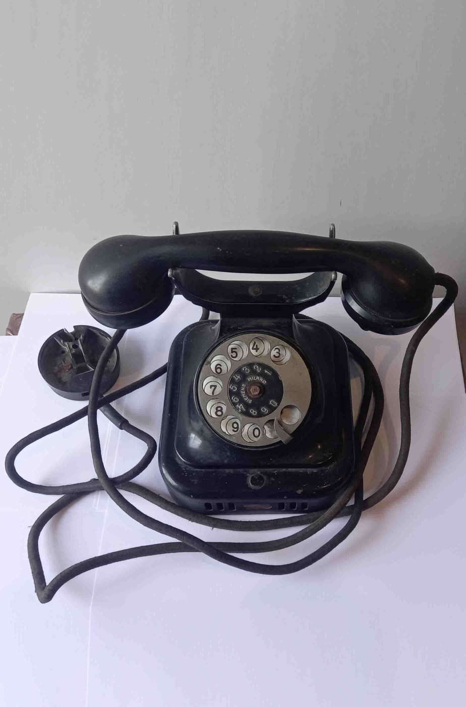 Telefono storico nero a ruota Siemens di metallo