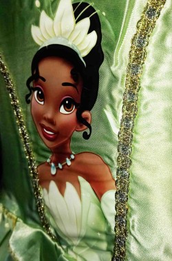 Costume di carnevale Tiana bambina immagine sul petto