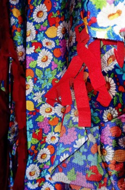 Tessuto con fiori del costume anni 70 bambina