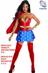 Costume Wonder Woman con bracciali in foto