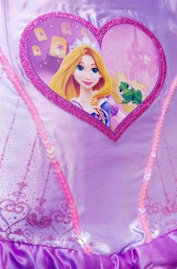 Dettaglio del costume di Rapunzel bambina Disney