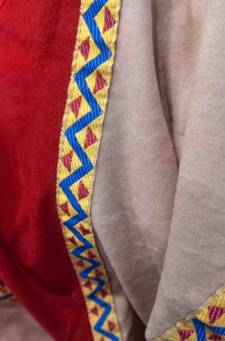 Dettaglio del costume di carnevale da indiano bambino