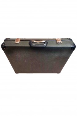 Oggetto di scena valigia...