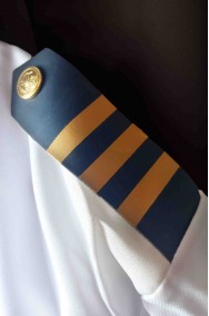 Dettaglio gradi del costume da capitano di nave