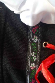 Dettaglio del tessuto del costume da tirolese donna